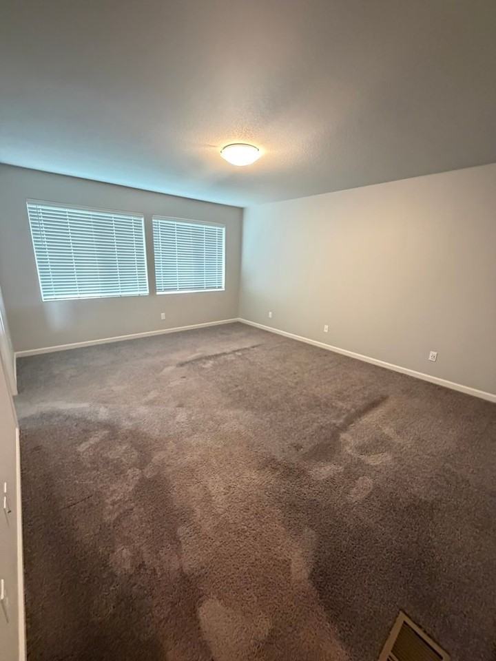 6364 Rebecca St Se - Photo 5 of 38