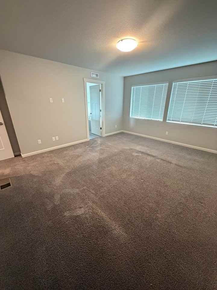 6364 Rebecca St Se - Photo 6 of 38