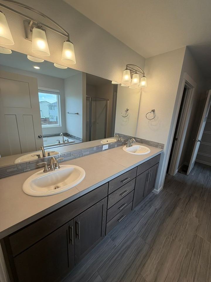 6364 Rebecca St Se - Photo 7 of 38