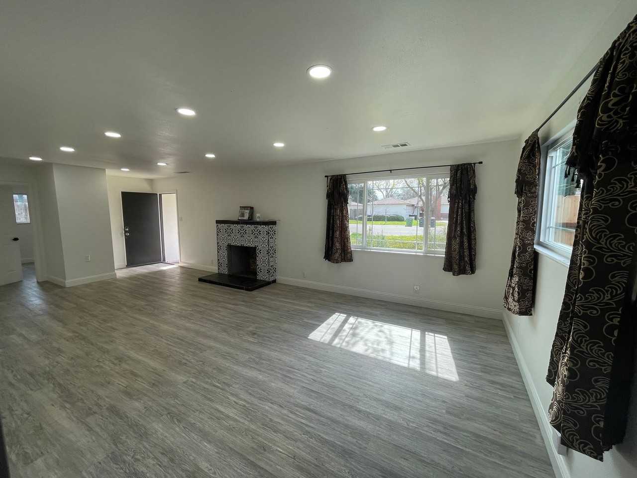 239 239 E 20th St - ST T 239 - Photo 3 of 21