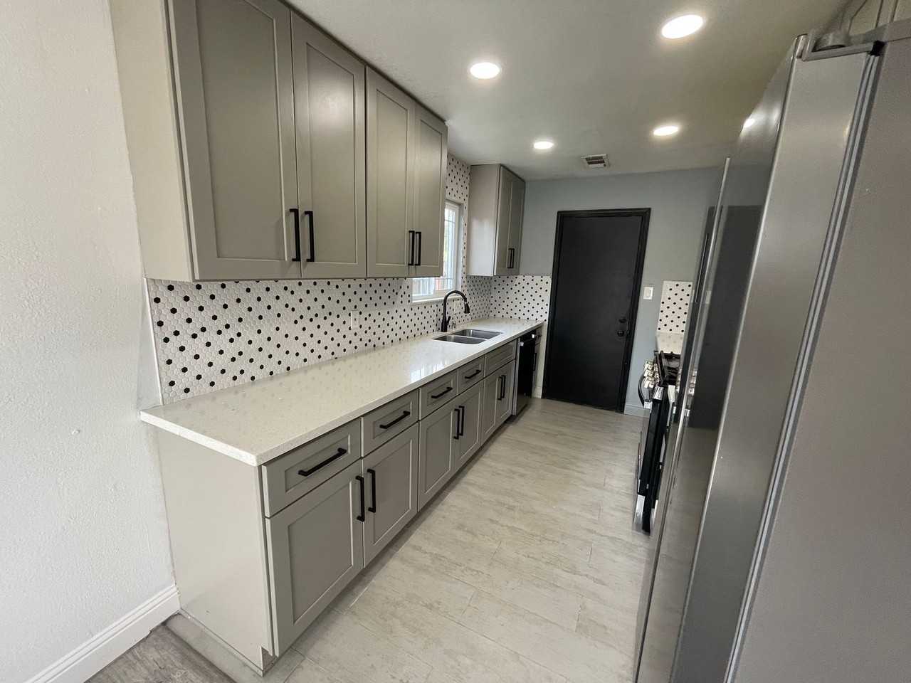 239 239 E 20th St - ST T 239 - Photo 6 of 21