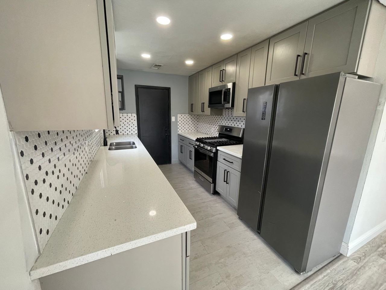 239 239 E 20th St - ST T 239 - Photo 7 of 21