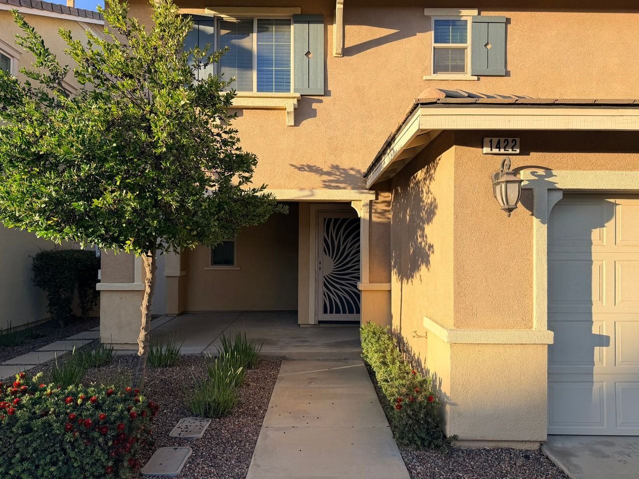 1422 Silverberry Ln - Photo 4 of 46