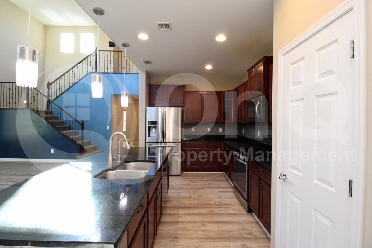 2620 W Rabjohn Rd - Photo 4 of 36