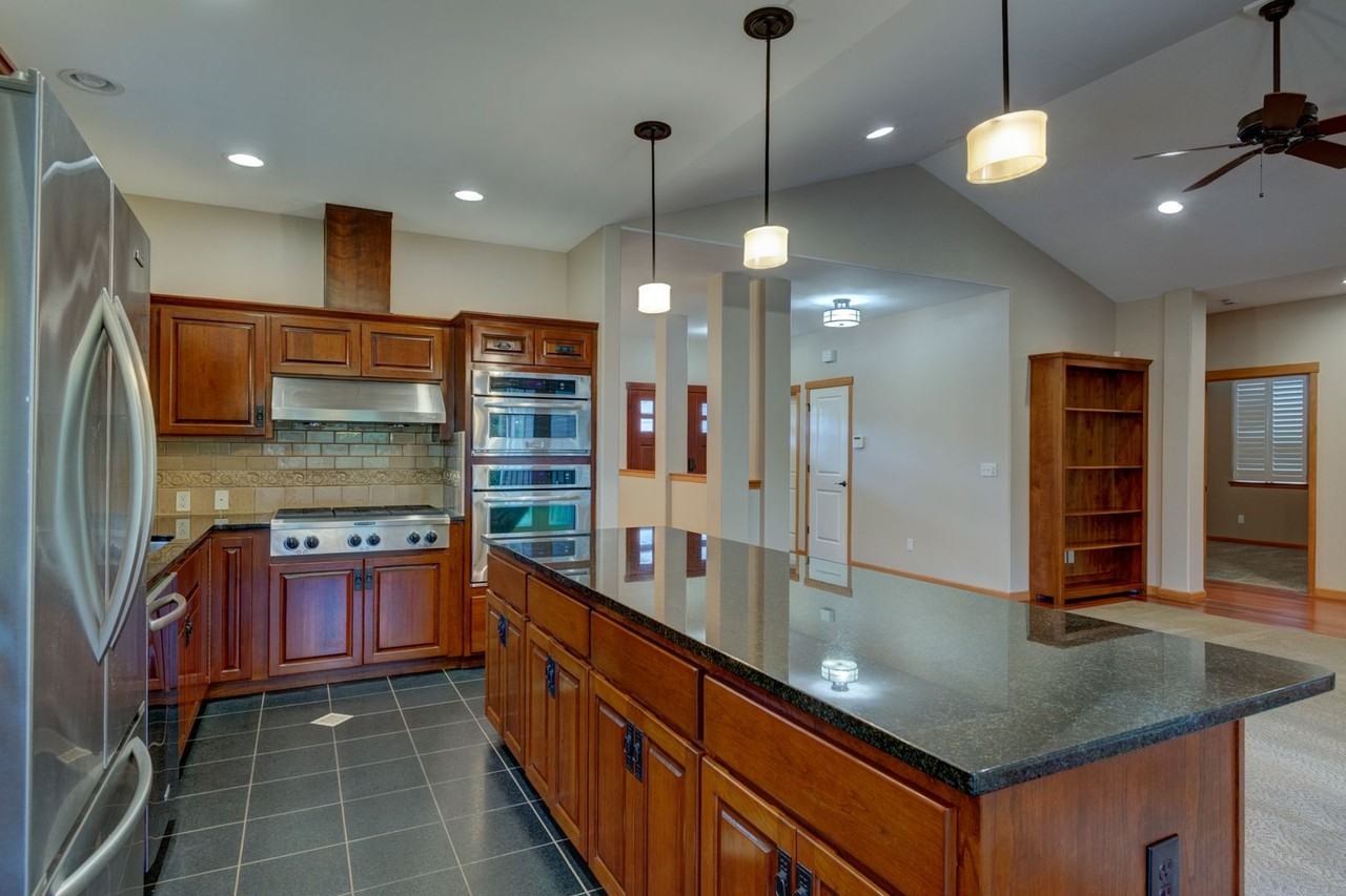 2882 Sw Fairway Point Dr - Photo 2 of 32