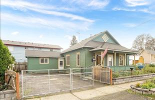 featured image of 165 Se Clay St