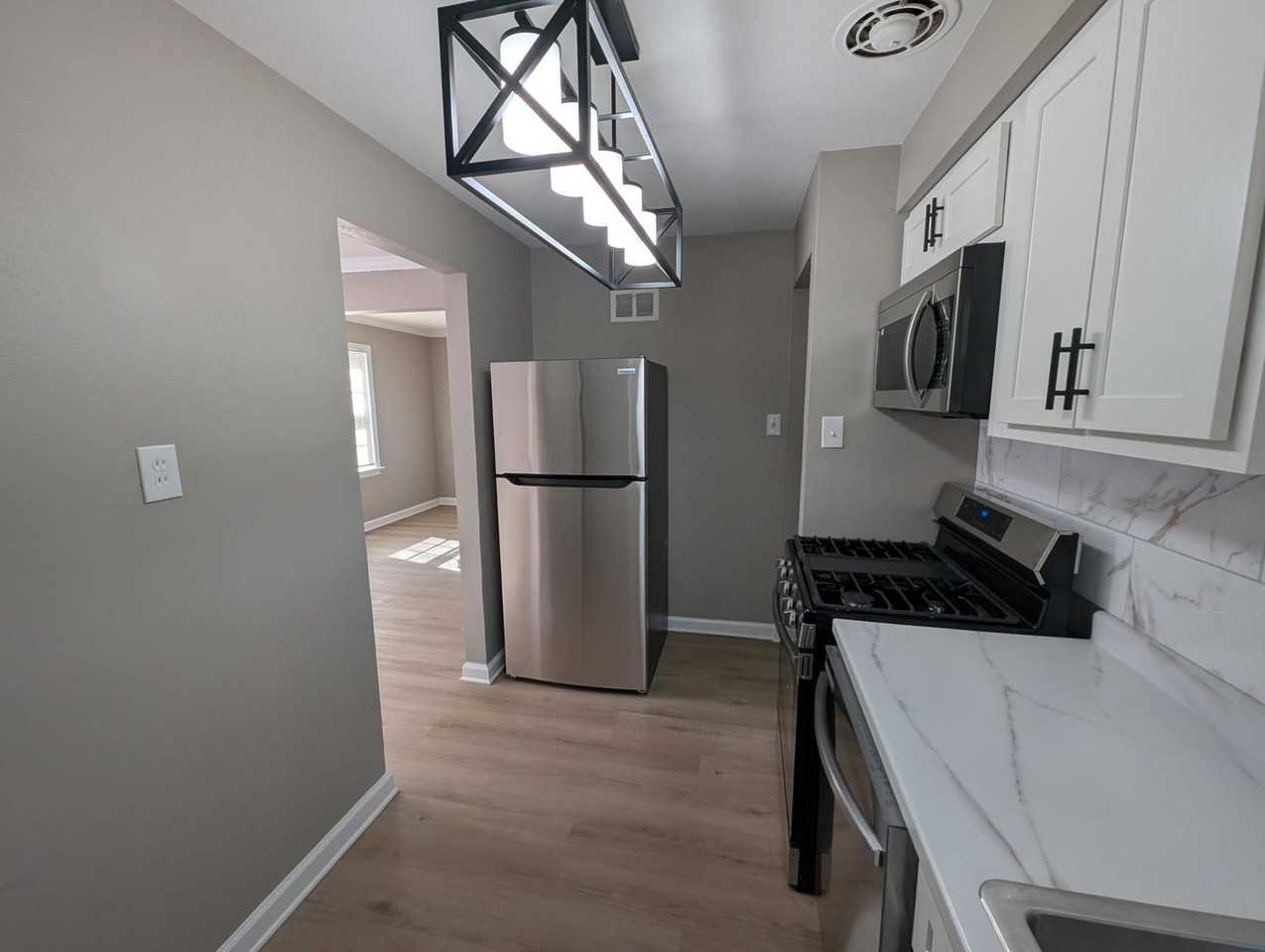 9712 Griffin Dr - Photo 2 of 15