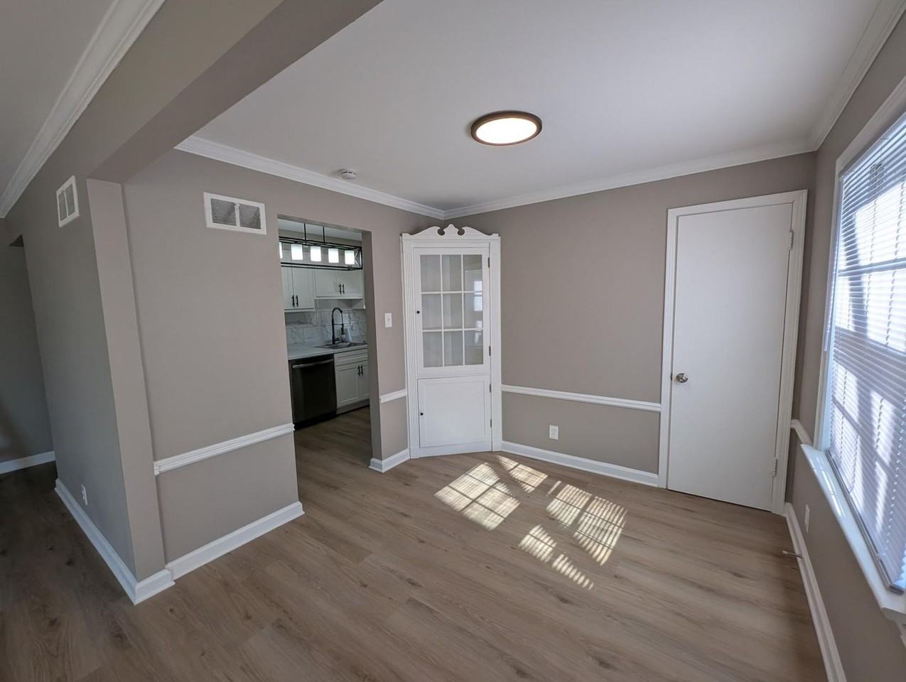 9712 Griffin Dr - Photo 3 of 15