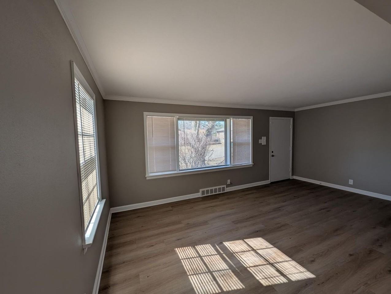 9712 Griffin Dr - Photo 5 of 15