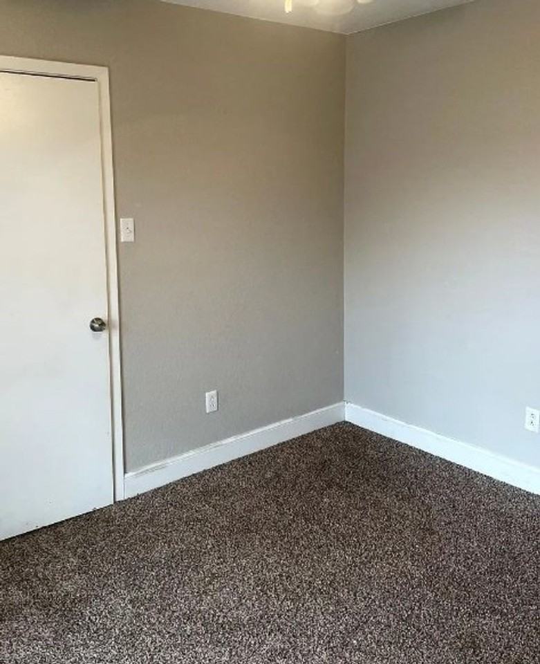 506 N Englewood Ave - Photo 3 of 8