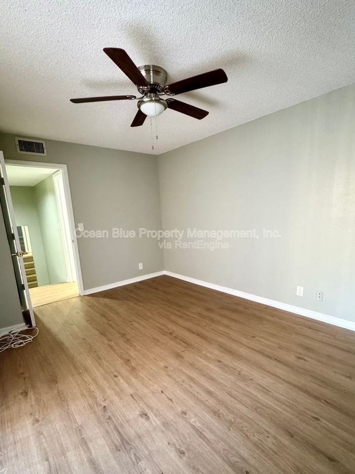 2638 10th Ct - Photo 5 of 10