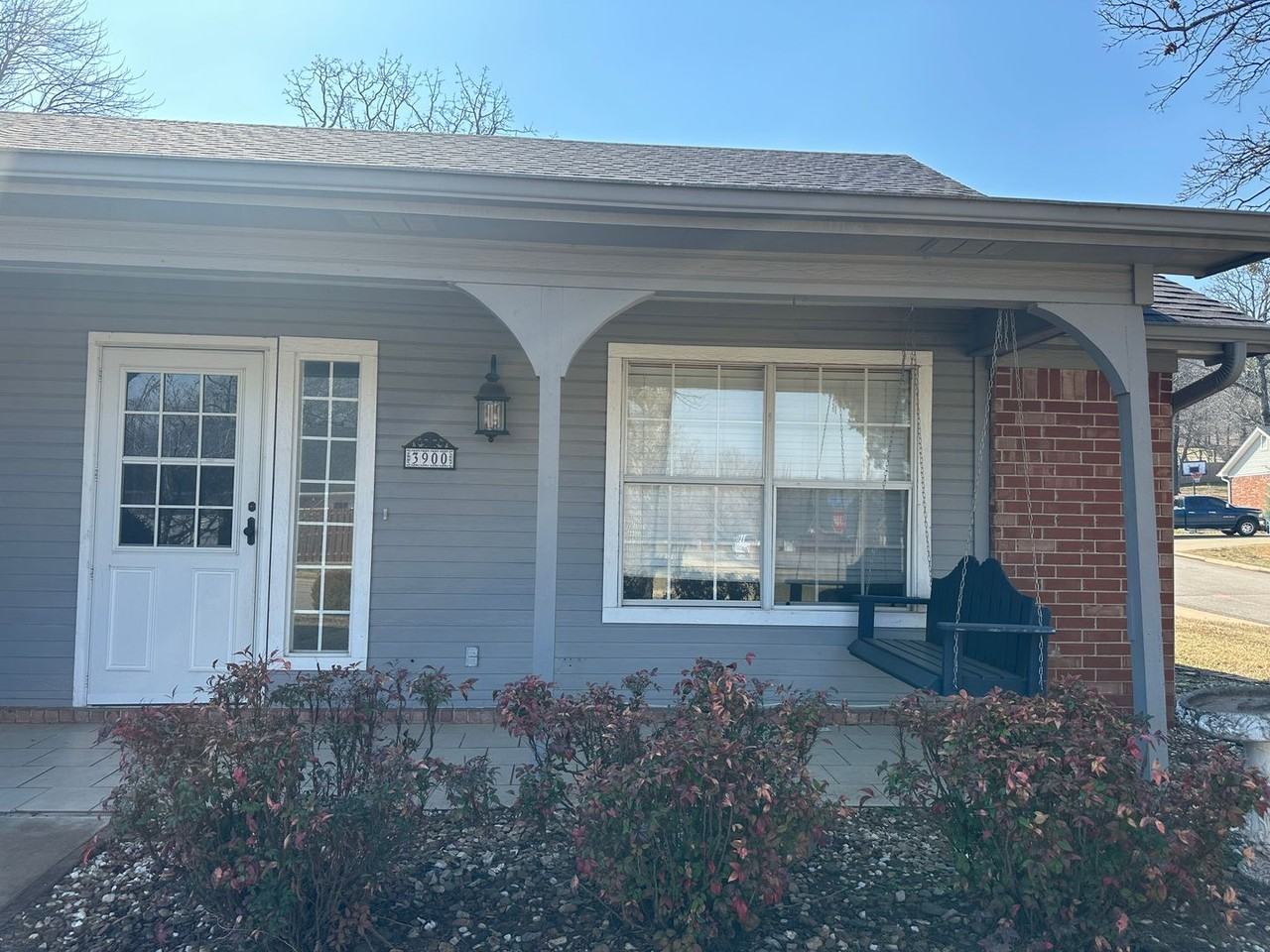 3900 Bristol Ln - Photo 2 of 17