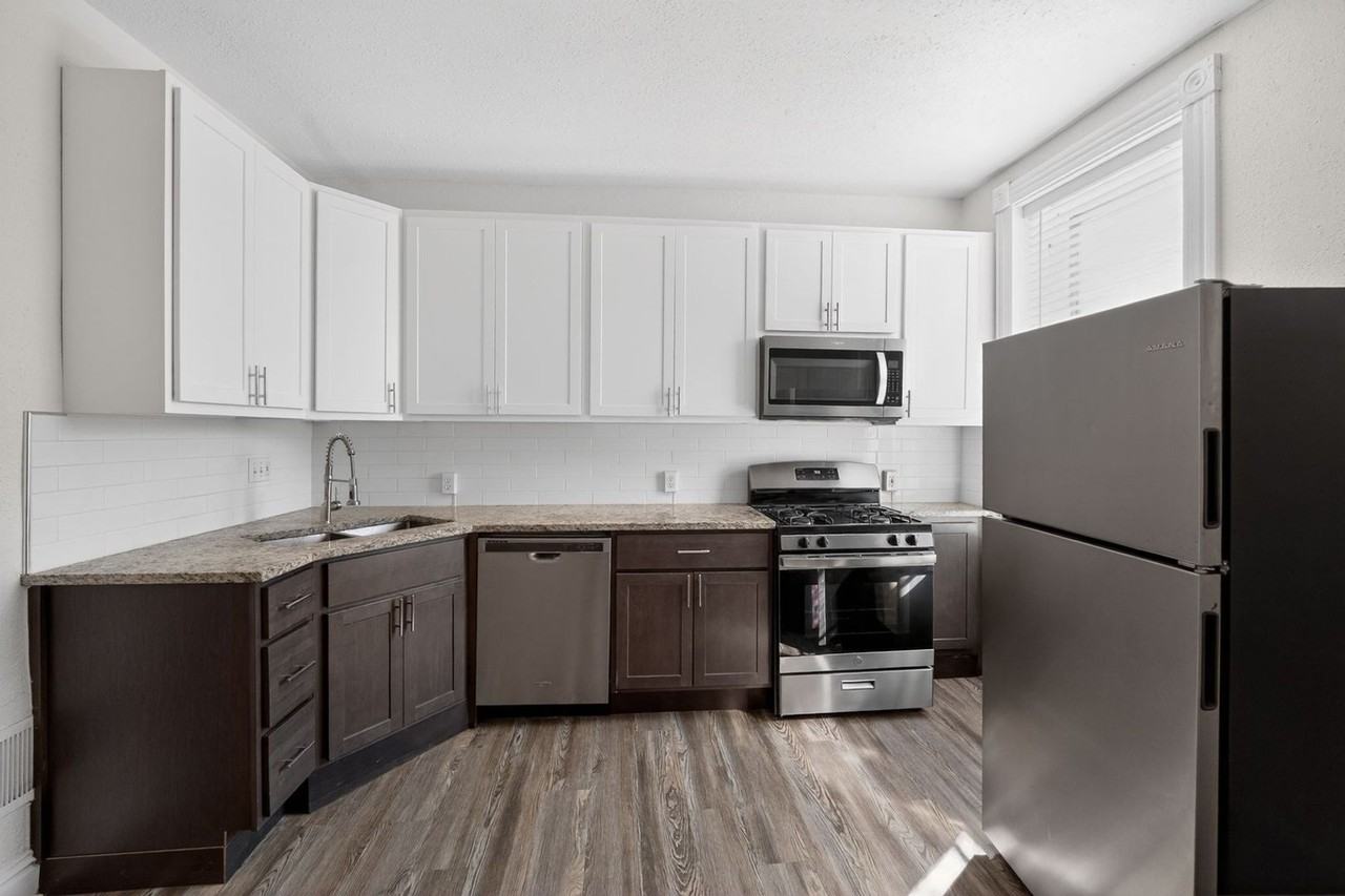 2918 Sidney St - Photo 2 of 25