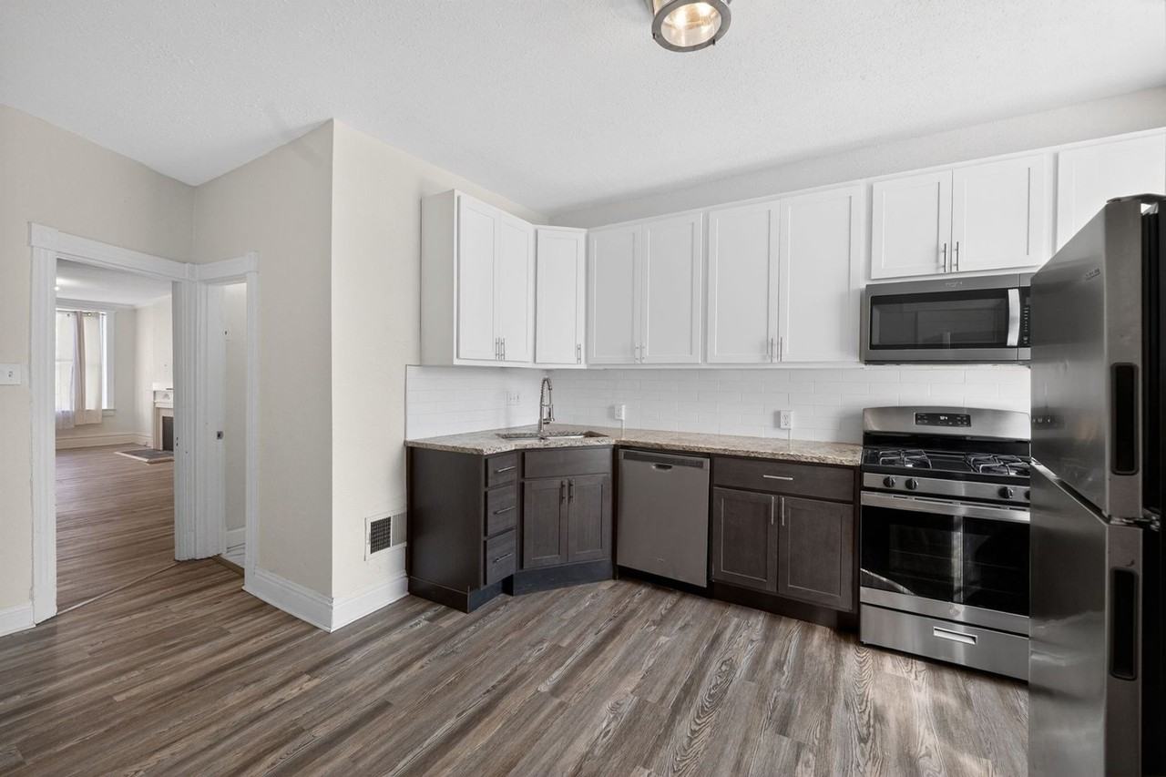 2918 Sidney St - Photo 3 of 25