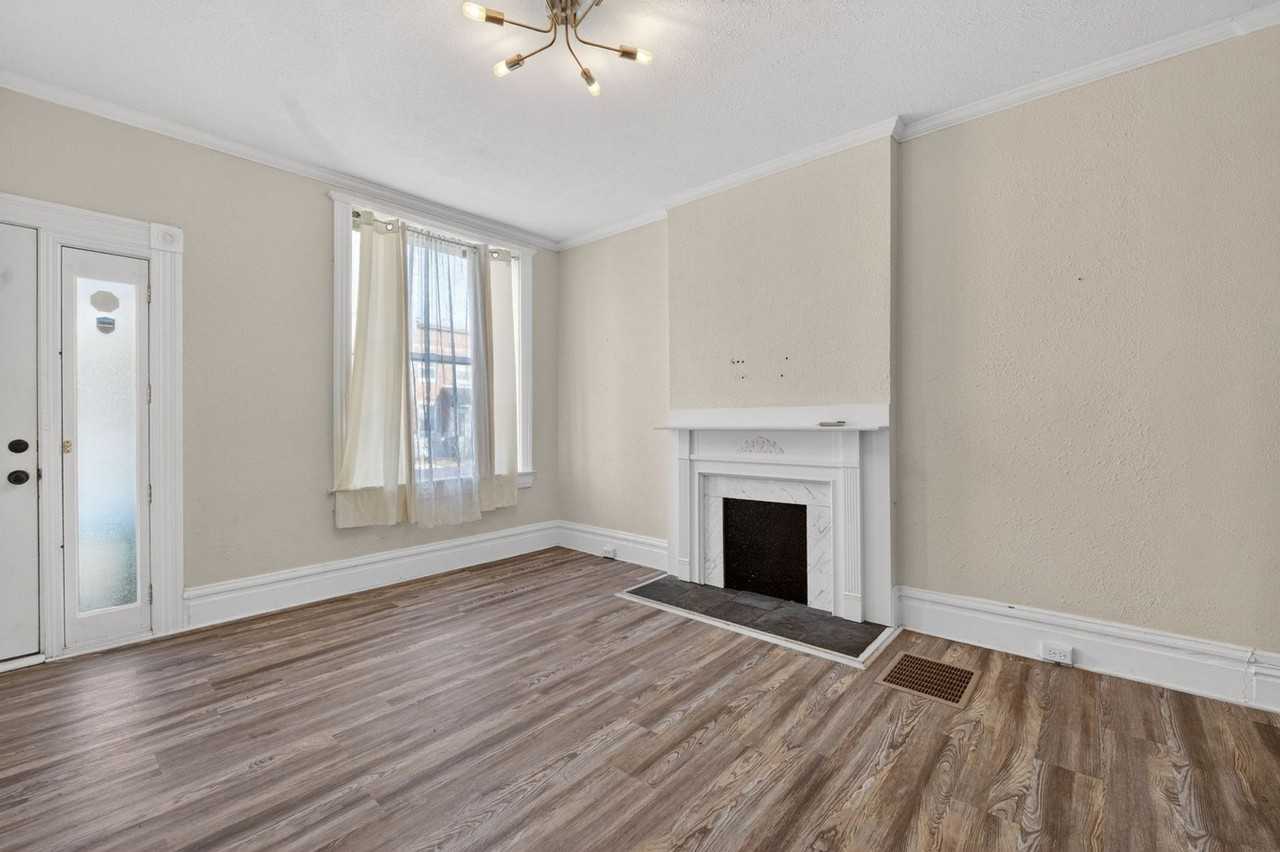 2918 Sidney St - Photo 6 of 25