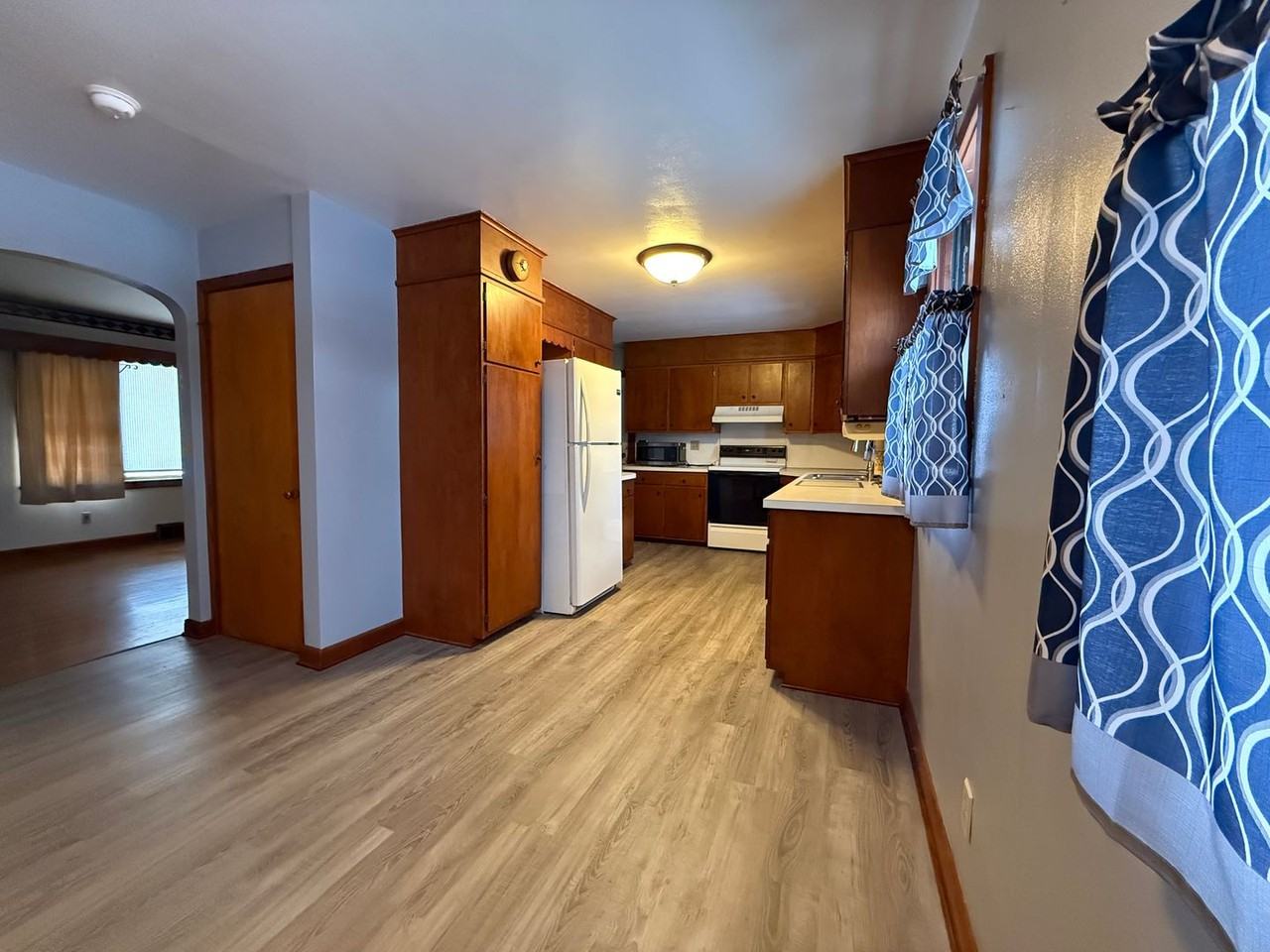 975 Westminster Ave - Photo 2 of 19