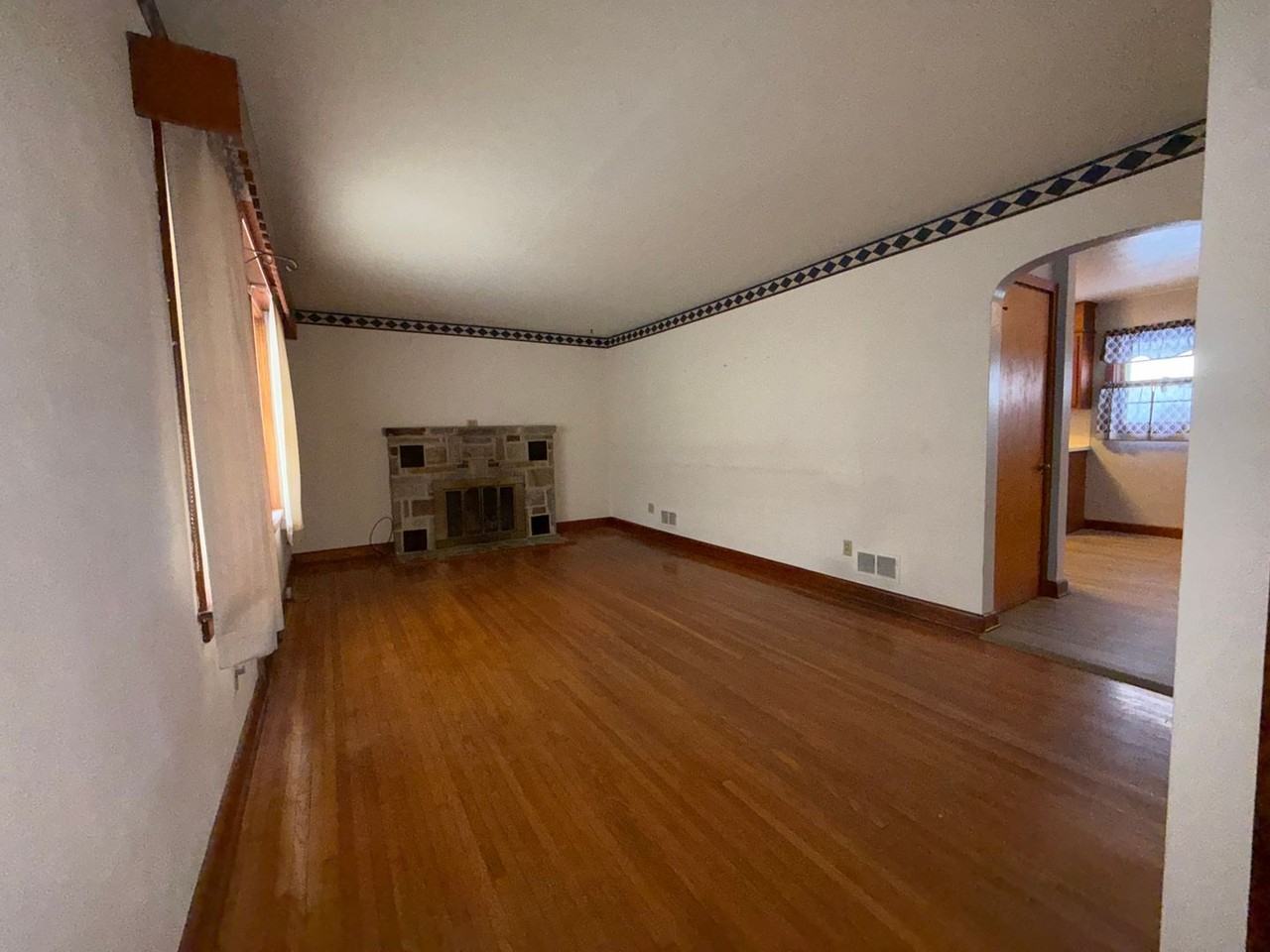 975 Westminster Ave - Photo 5 of 19