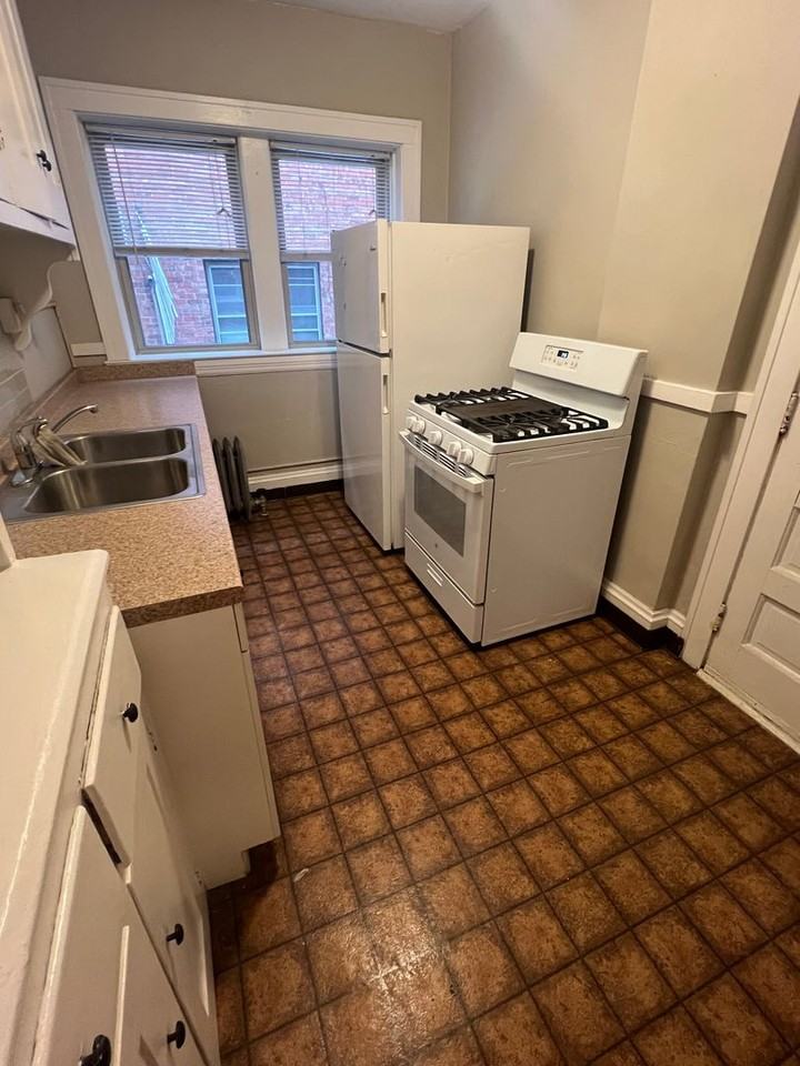 12491 Cedar Rd - Photo 2 of 10