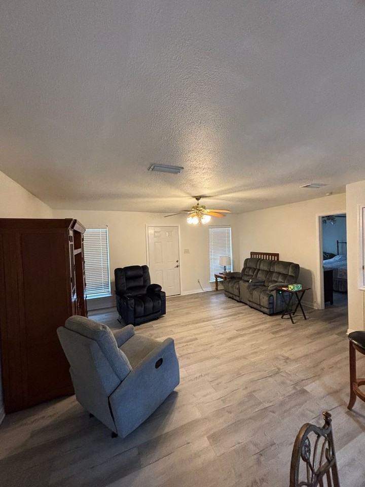 140 Mississippi St - Photo 4 of 12