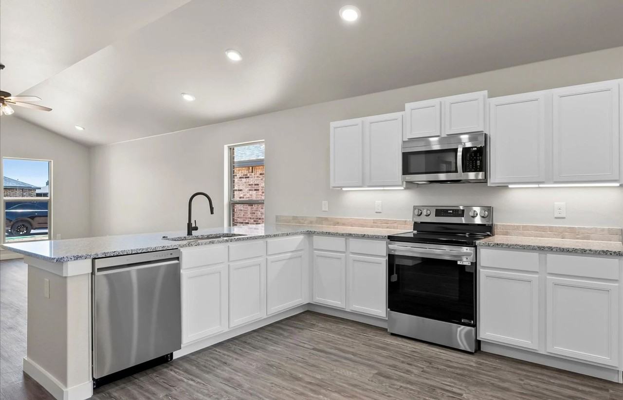 2124 Langford Ave - Photo 4 of 5