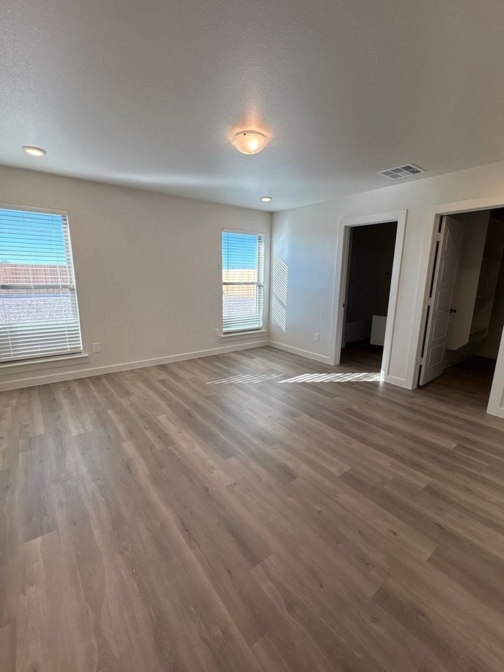 2128 Langford Ave - Photo 3 of 9