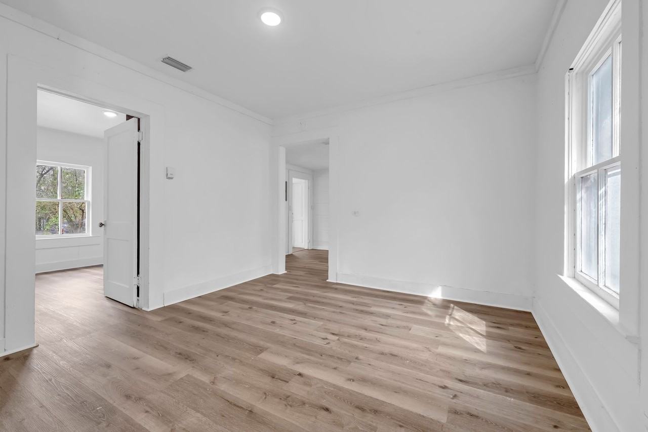 2528 Pleasant Valley Rd - Photo 2 of 19