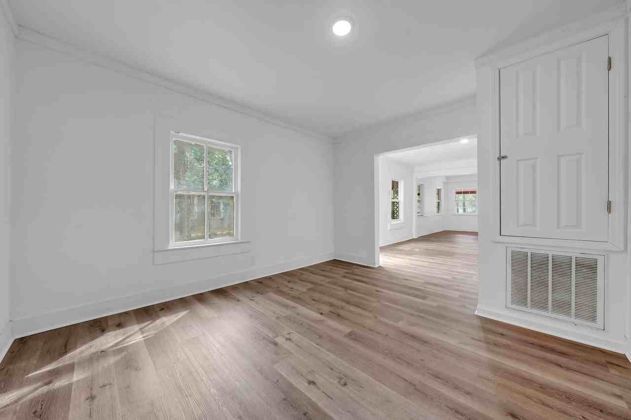 2528 Pleasant Valley Rd - Photo 4 of 19