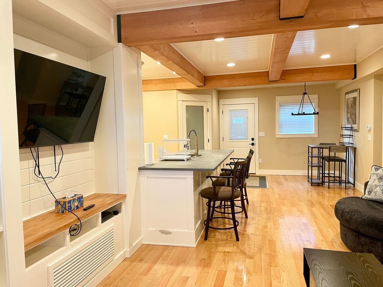 810 W C St - Photo 4 of 22