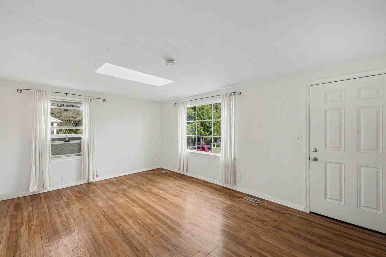 7147 29th Ave Sw - Photo 3 of 21