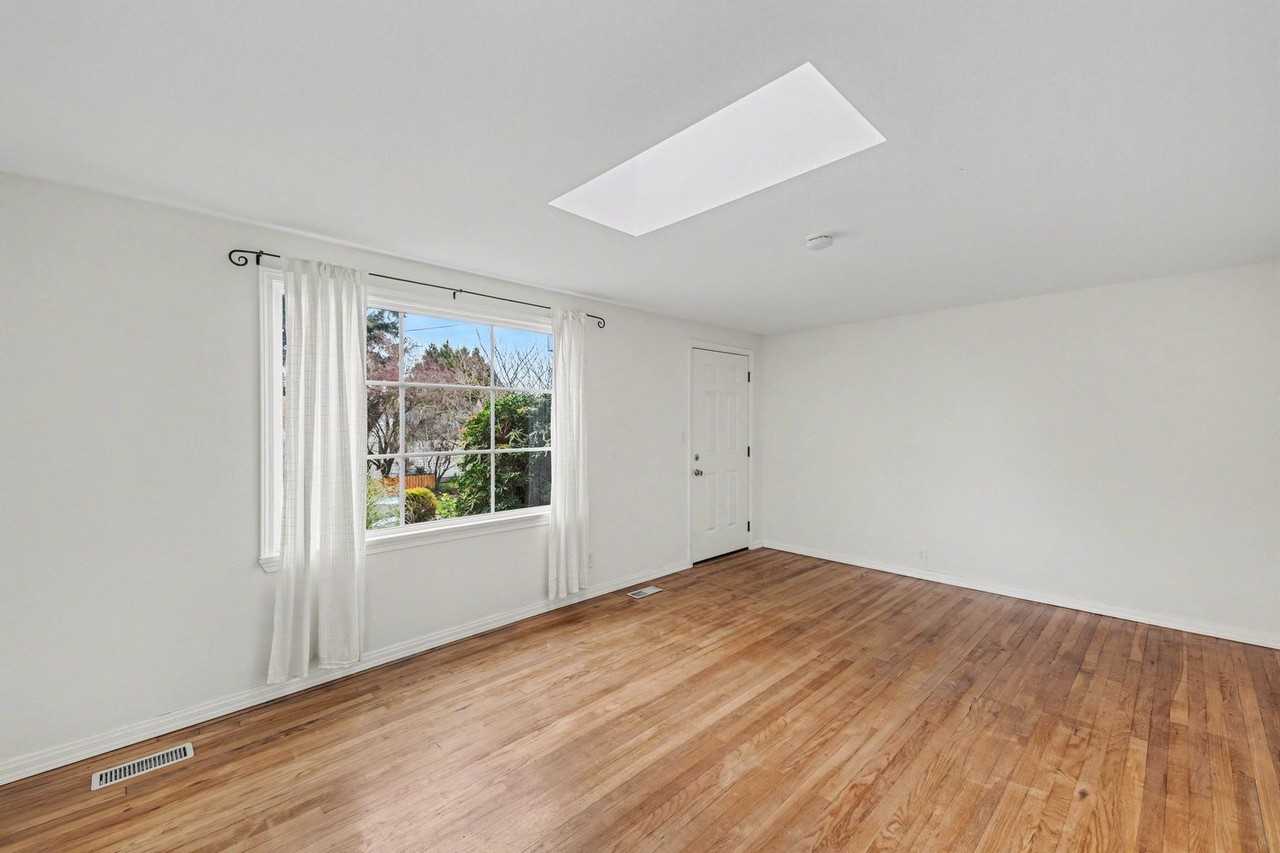 7147 29th Ave Sw - Photo 5 of 21