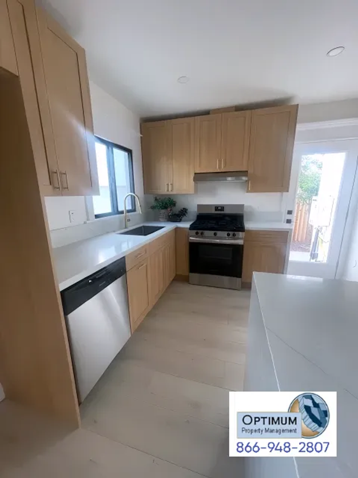 712 E H St - Photo 5 of 18