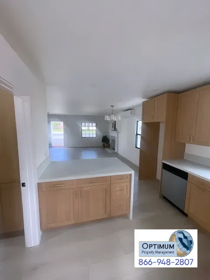 712 E H St - Photo 7 of 18