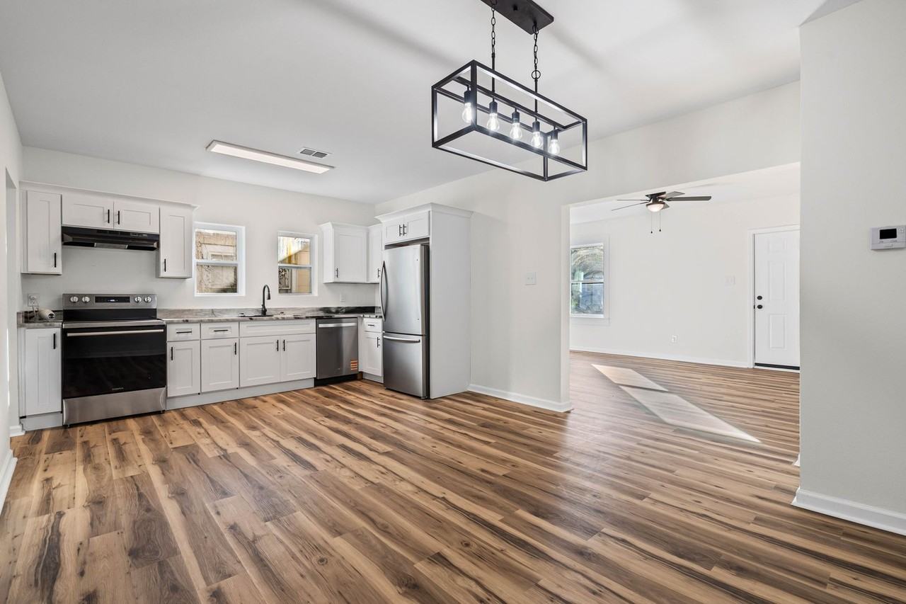 1860 Calmes St - Photo 2 of 14