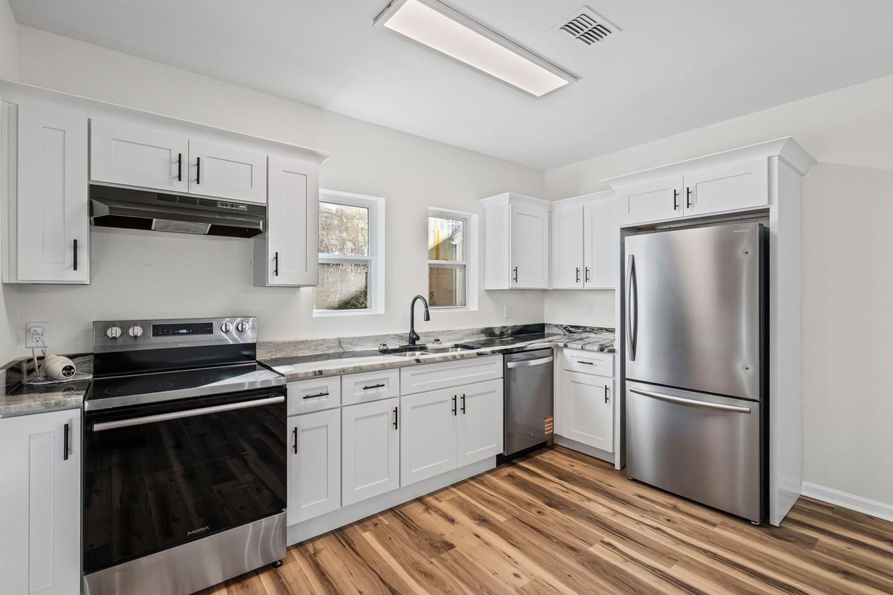 1860 Calmes St - Photo 3 of 14