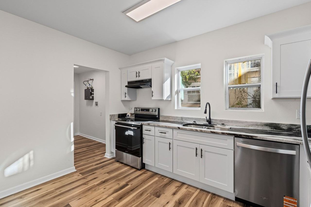 1860 Calmes St - Photo 4 of 14