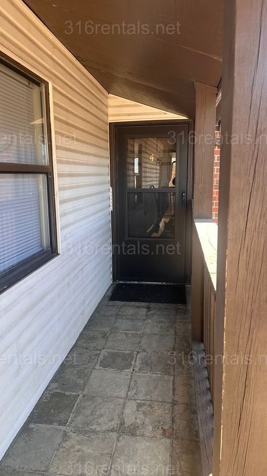 355 E Marion Ct #4 - Photo 2 of 12