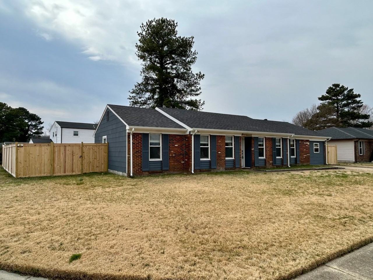 3001 Guenevere Dr - Photo 2 of 31