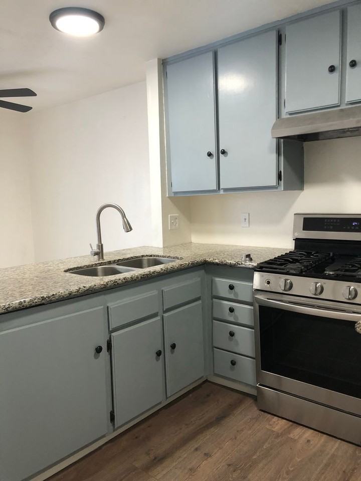 6021 Almendra Ave #B - Photo 3 of 13