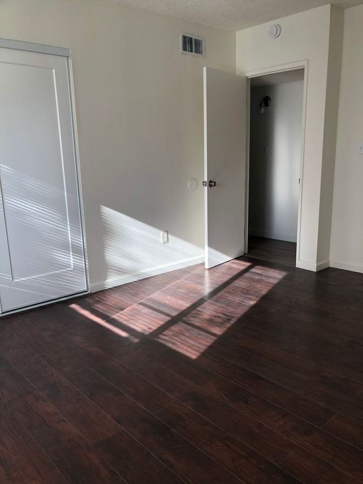 6021 Almendra Ave #B - Photo 5 of 13