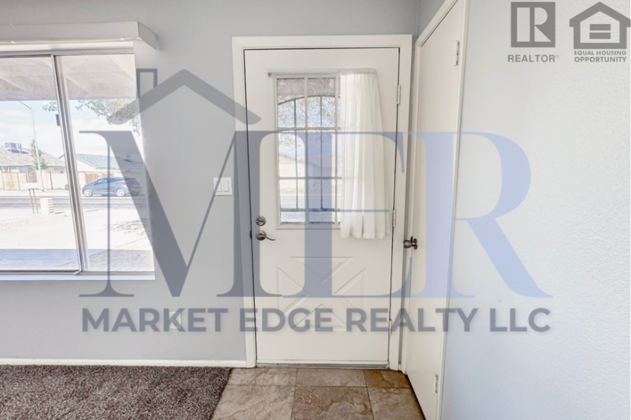 10421 W Puget Ave - Photo 7 of 40