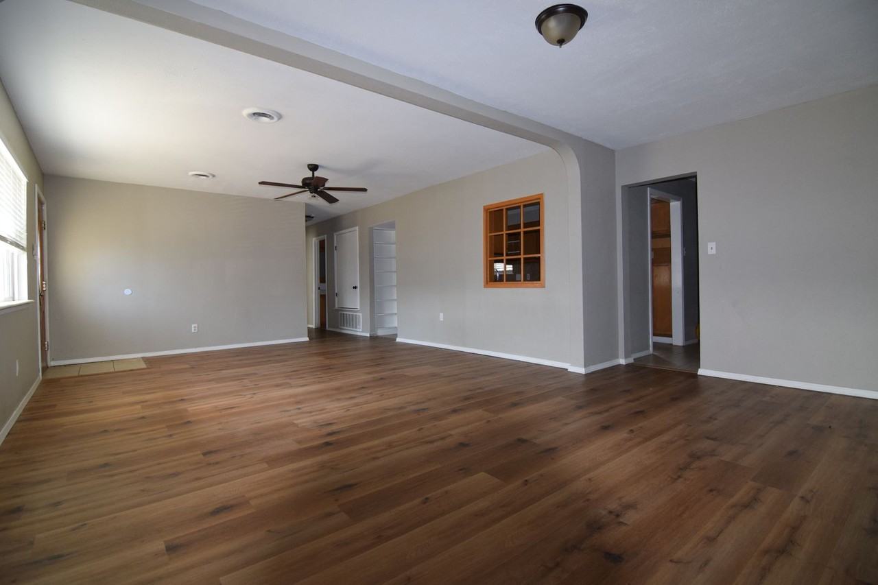 8320 S 35th Ter - Photo 3 of 12