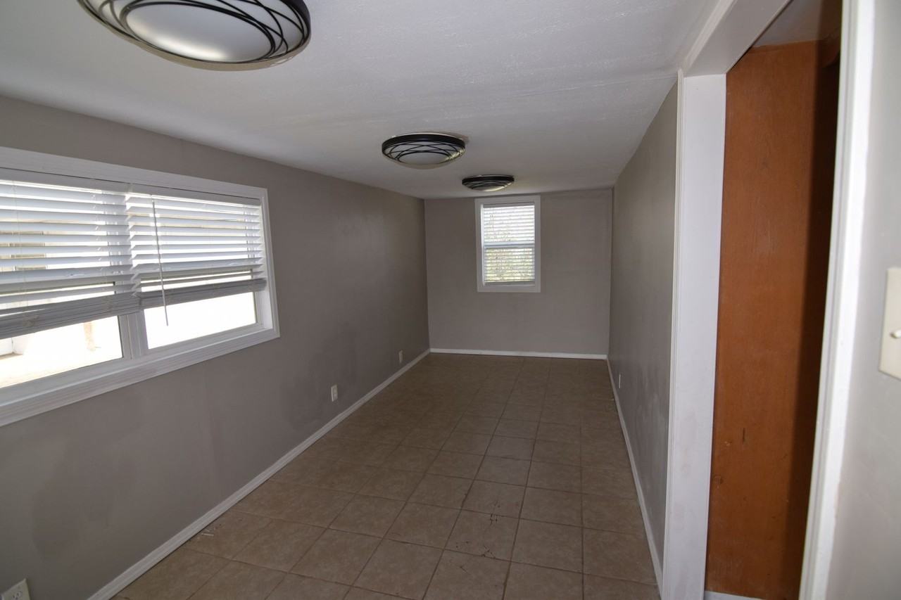 8320 S 35th Ter - Photo 6 of 12