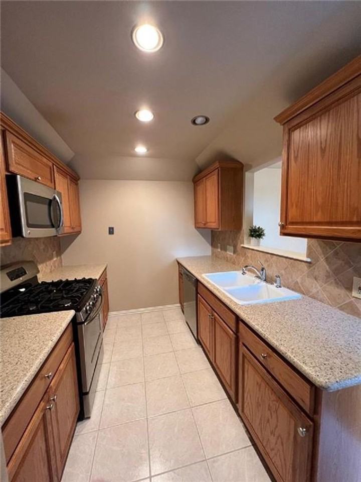 8340 Fathom Cir #103 - Photo 7 of 36