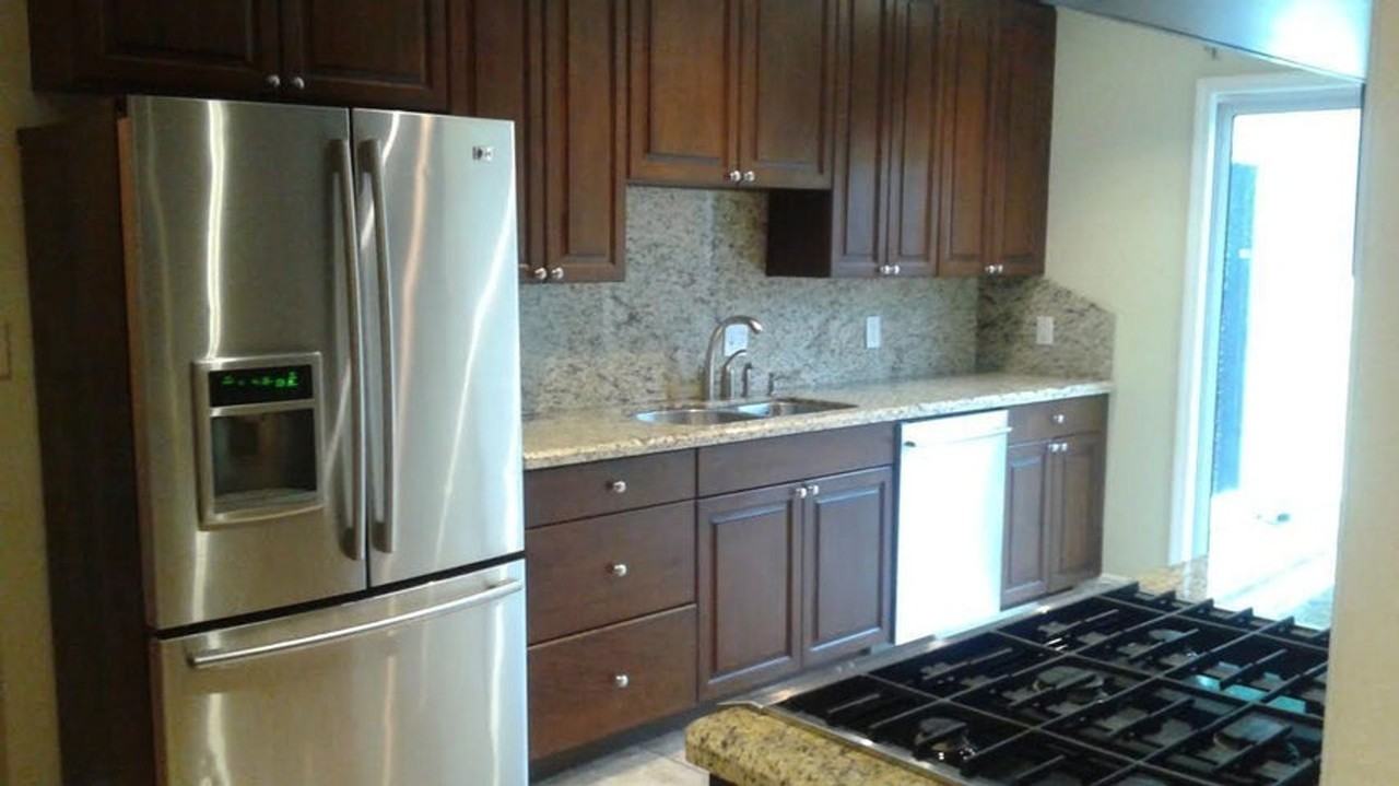 619 37th St - Photo 4 of 10