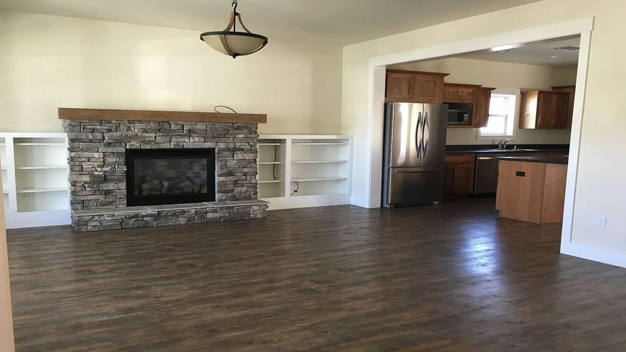 1711 Lone Pine Dr - Photo 3 of 13