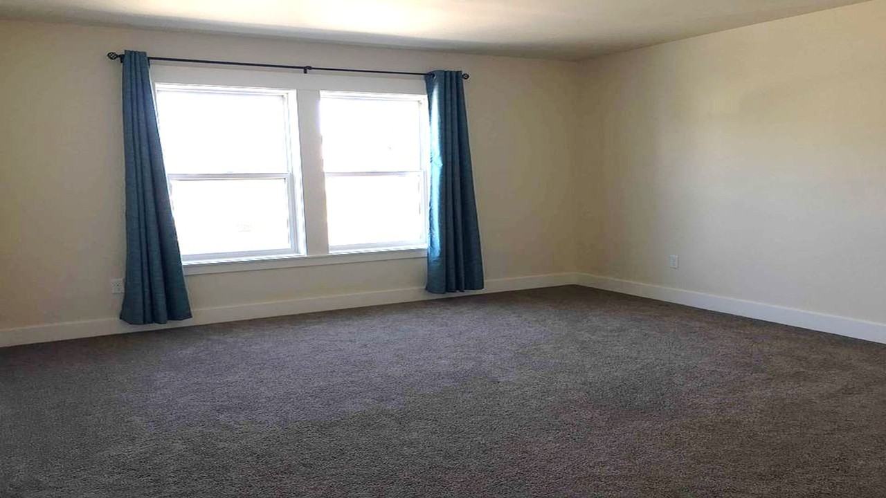 1711 Lone Pine Dr - Photo 5 of 13