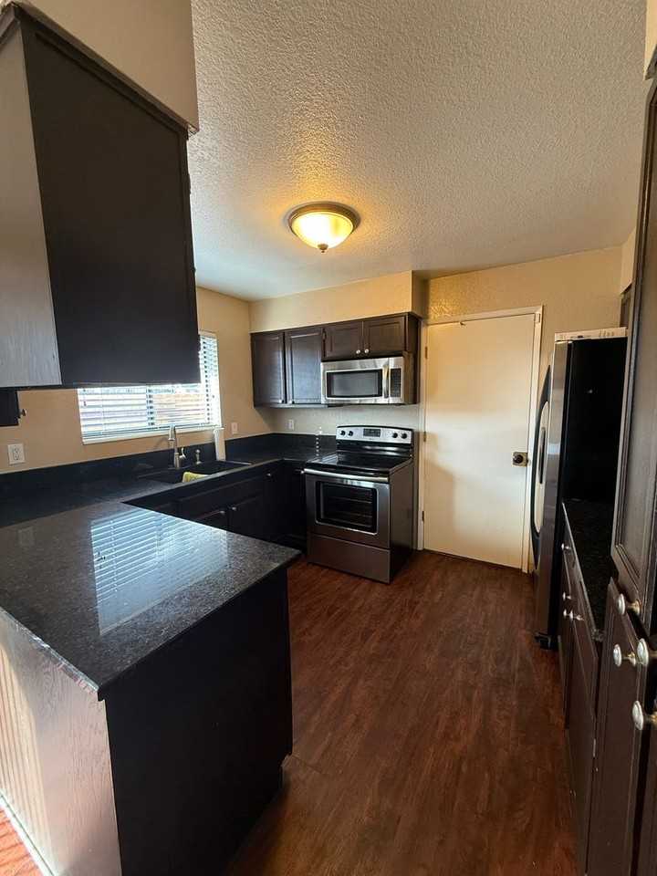 405 Wonder St #A - Photo 4 of 11