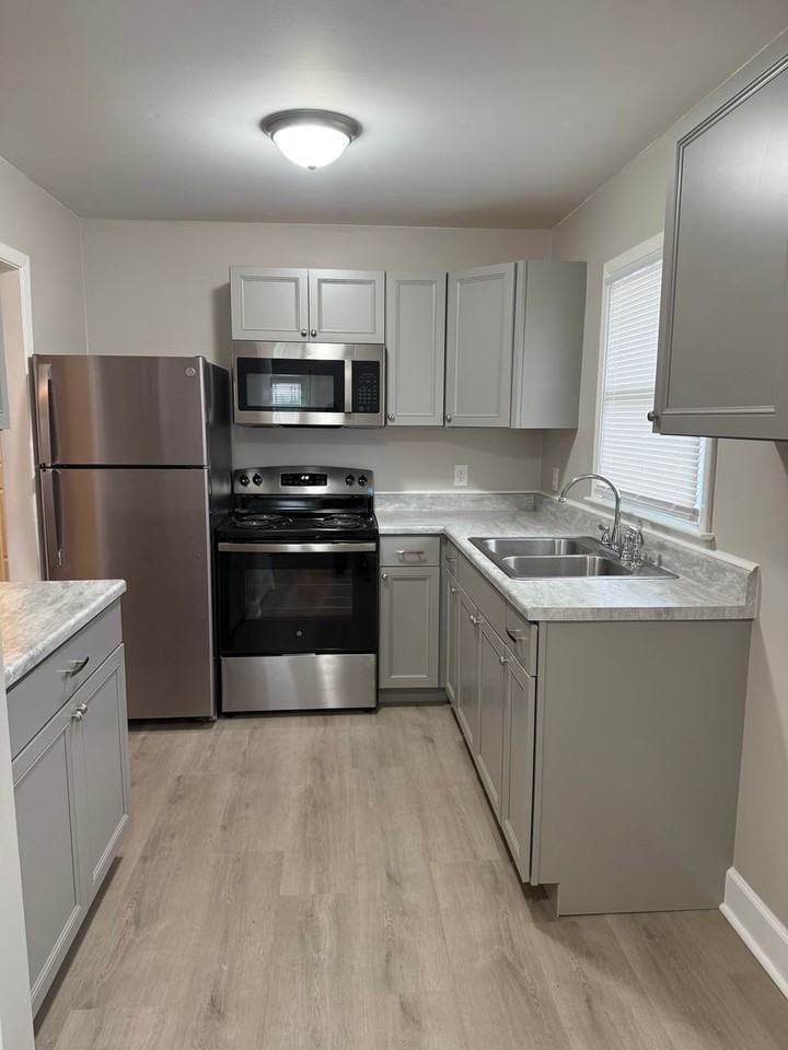 200 Pisgah Church Rd - Photo 2 of 9