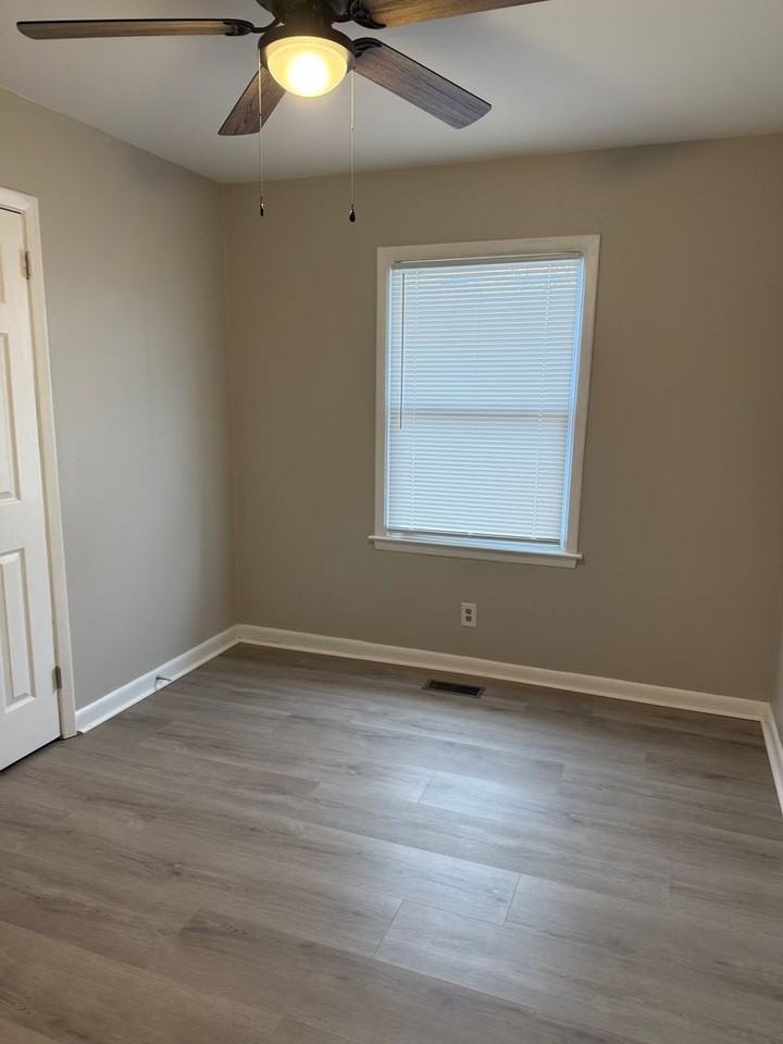 200 Pisgah Church Rd - Photo 7 of 9