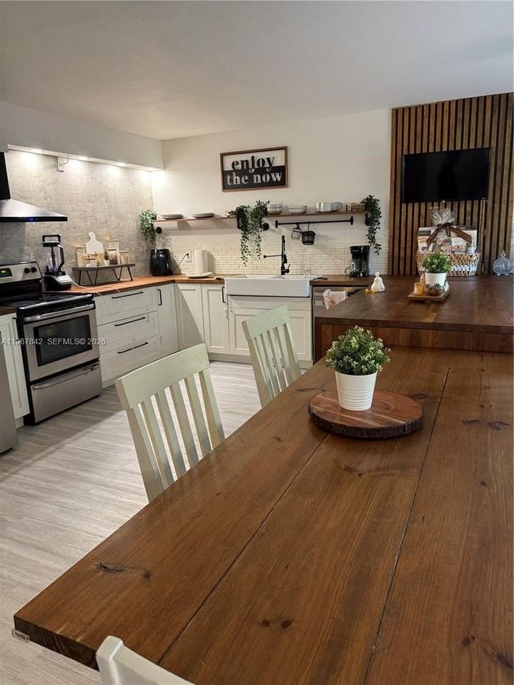 283 Woodland Rd - Photo 2 of 17